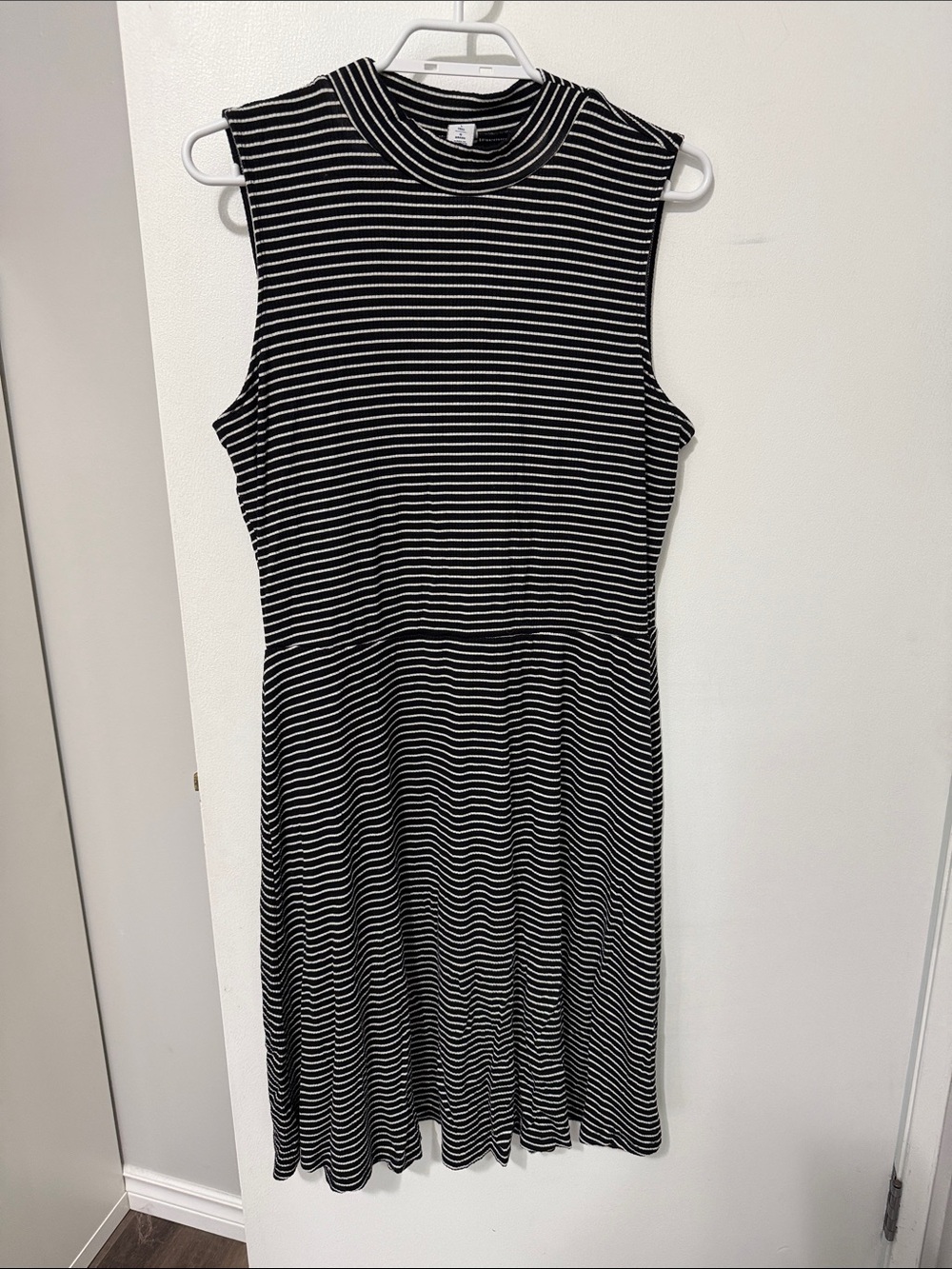 Old Navy Black & White Striped Sleeveless Midi Dress